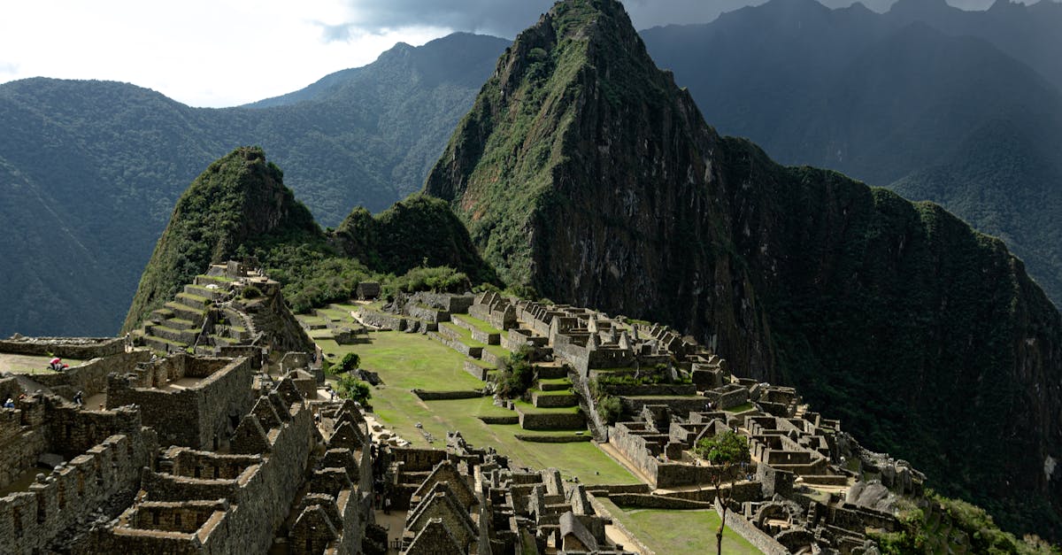 discover the ancient inca citadel of machu picchu, a unesco world heritage site nestled among the andes mountains in peru. explore its mysterious ruins and breathtaking vistas.