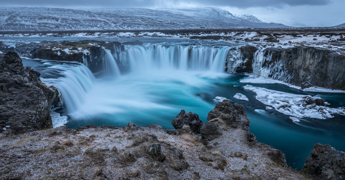 discover stunning waterfalls around the world and plan your next adventure with our travel guide.